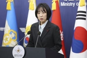 주한미군사령관 "전작권 새 기준 생겨"…국방부 "골대 옮기면 영원히 불가능"