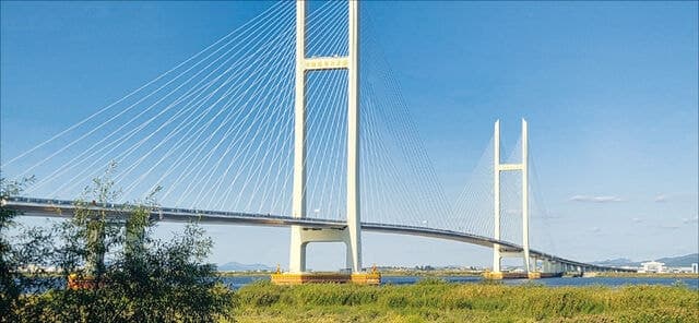 12년 만에 신압록강대교 개통… 북·중 교역의 새로운 전환점 되나