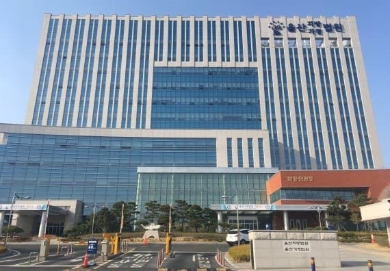 교차로 차로 변경 차량 노려 고의 사고 낸 20대 일당 6명 유죄 판결