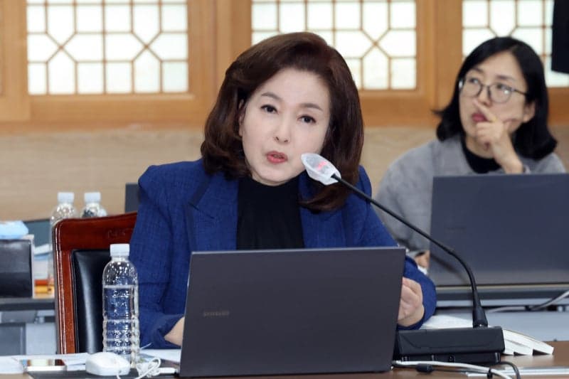 尹 부부 영치금 21억 논란에 김민전 '부러우면 가보세요' 설전
