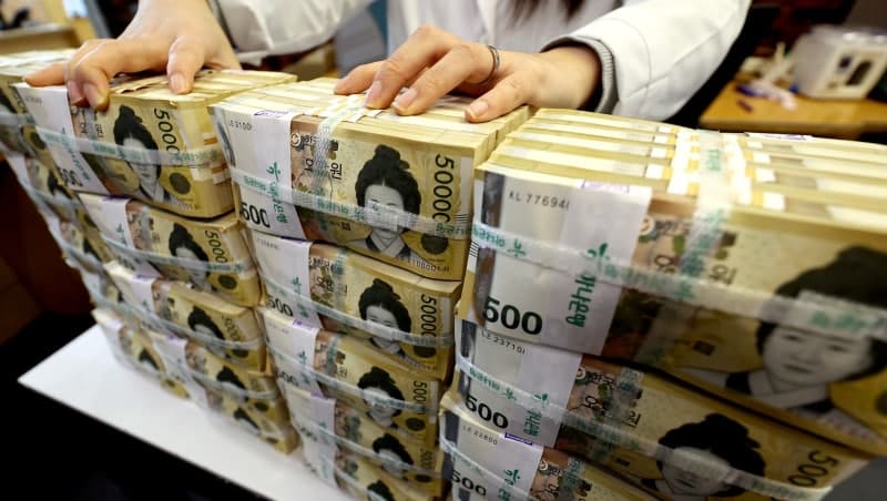 반도체 호황에 기업 여유자금 유입…8월 시중 통화량 39조 원 급증