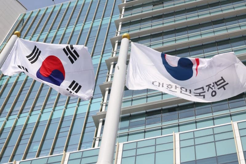 나라살림 8년 만에 흑자 전환…세수 69조 늘었지만 국가채무는 1372조