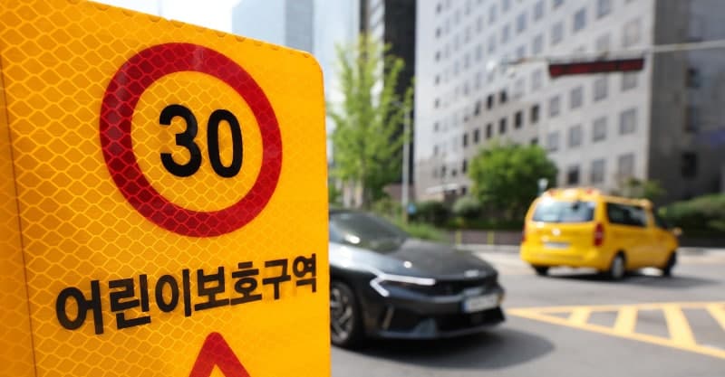 밀양 어린이보호구역서 우회전하던 SUV에 7살 초등생 숨져