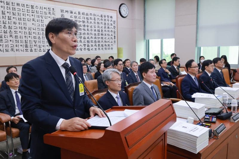 이화영 재심 추진 공방…수원고법원장 “유죄 뒤집을 명백한 증거 필요”