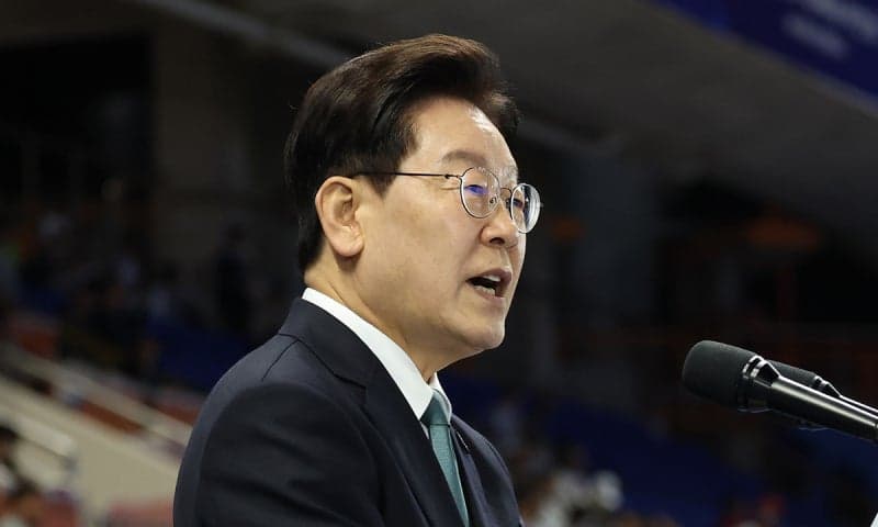 이재명 대통령 "헌신하는 소방관·장병 예우와 보상 충분치 않아"