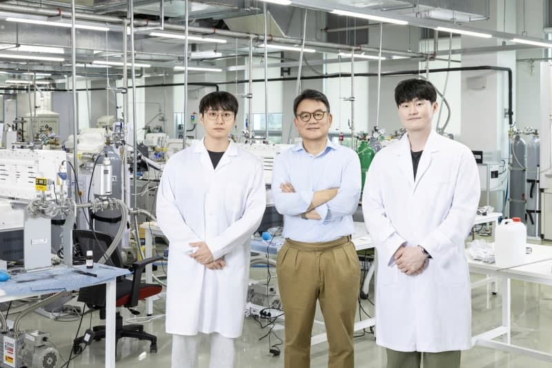 원자 바꿔 단일 박막에 전극까지…IBS, 차세대 '모듈형 트랜지스터' 개발