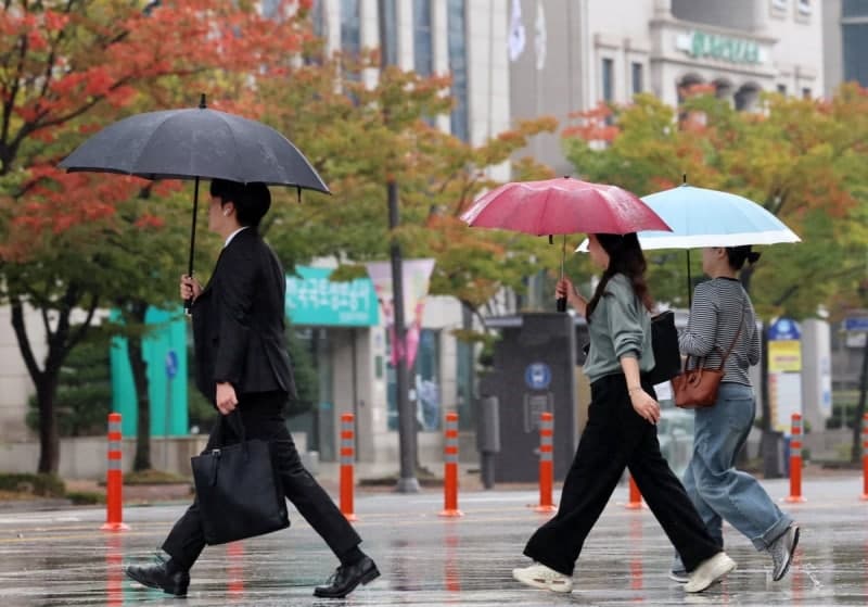 주말 전국 흐리고 일요일 강한 가을비…수도권·충청 최대 80㎜