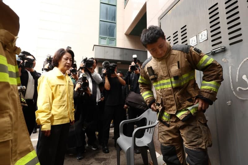 부천 공장 화재로 진화 대원 고립… 소방관 1명 심정지 등 7명 부상