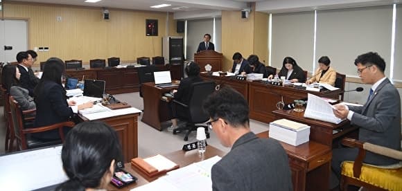 자료 제출 거부한 김기현 청주문화재단 대표 후보자, 인사청문회 파행