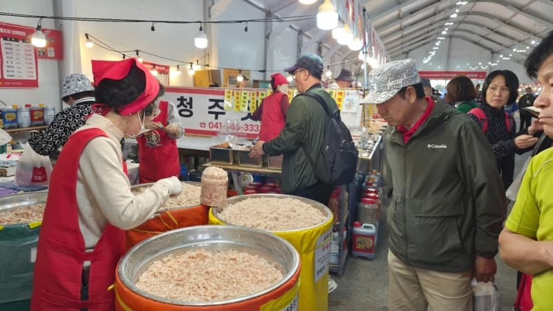 200년 전통의 맛과 달콤함… 제30회 강경젓갈축제 강경포구서 개막