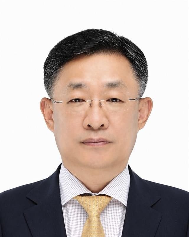 두산그룹, 김민철·박상현 부회장 승진 및 송용진 COO 선임