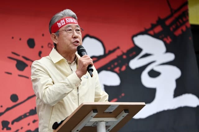 농협, 농민 자금 2조 6천억 MBK에 지원…설립 취지 논란