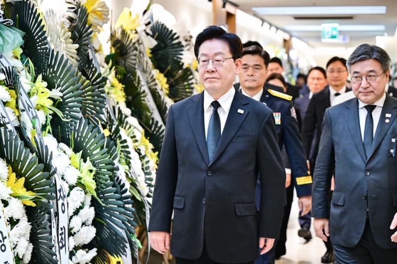 이재명 대통령, 부천 화재 순직 김진석 소방위 조문…옥조근정훈장 추서