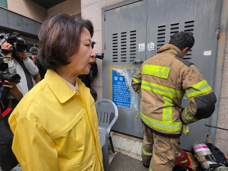 소방은 재정 빨대 발언 논란 추미애, 부천 화재 순직 소방관 애도하며 사과