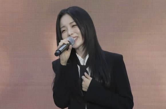 가수 공연 끊고 무대 오른 김민석 민주당 대표, 순창 축제 '과잉 의전' 논란
