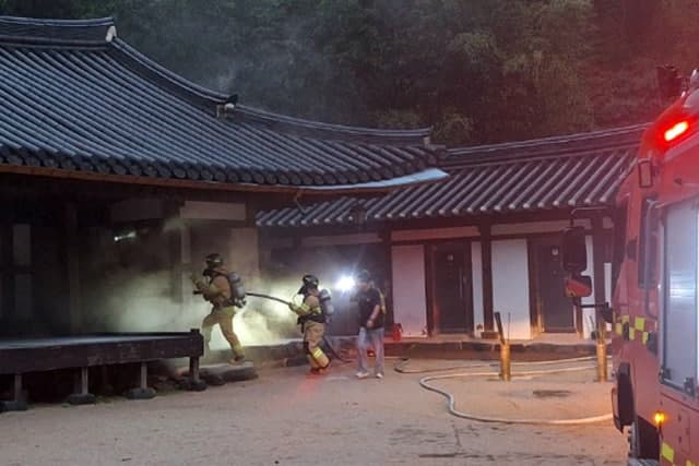 담양 죽녹원 내 우송당 화재…2시간 48분 만에 진압 완료
