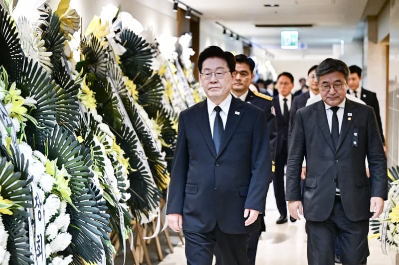 이재명 대통령, 부천 화재 순직 소방관 조문…“희생 영원히 기억할 것”