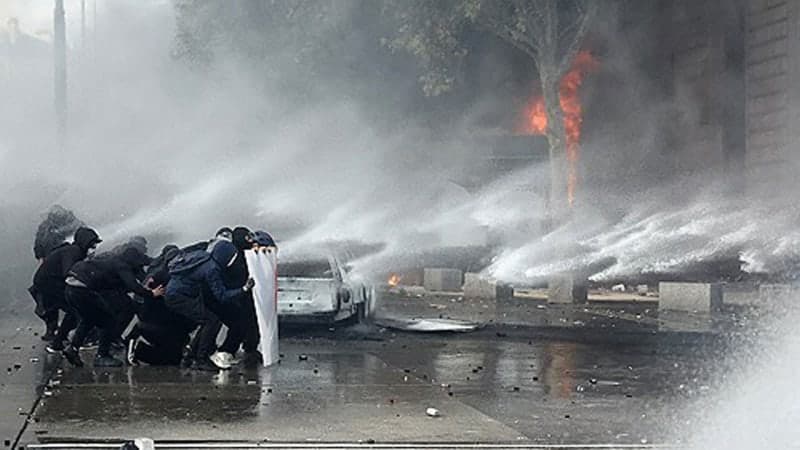 프랑스 전역 고물가 항의 대규모 시위…노란 조끼와 청년들 거리로