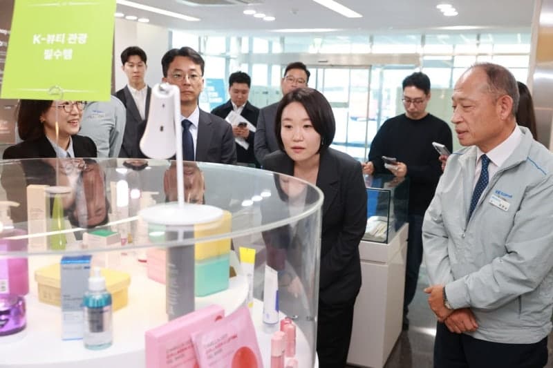 이소영 중기부 장관, 첫 기업 방문지로 한국콜마 찾아 K뷰티 수출 지원 모색