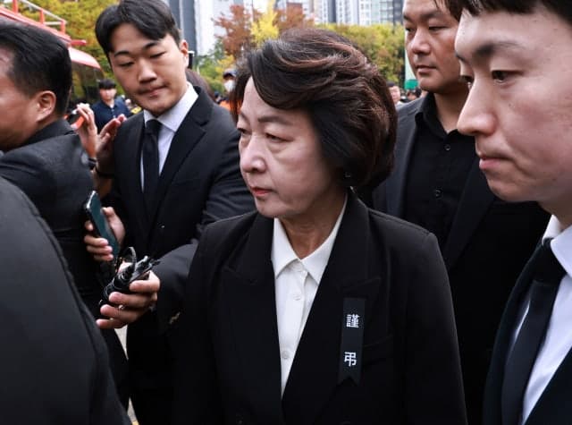 추미애 경기도지사, '소방 재정 빨대' 발언 논란에 국감서 재차 고개 숙여