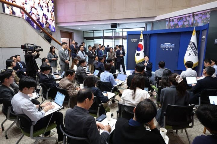 이재명 대통령, 개혁 속도 조절 시사… '과잉 자신감' 반성