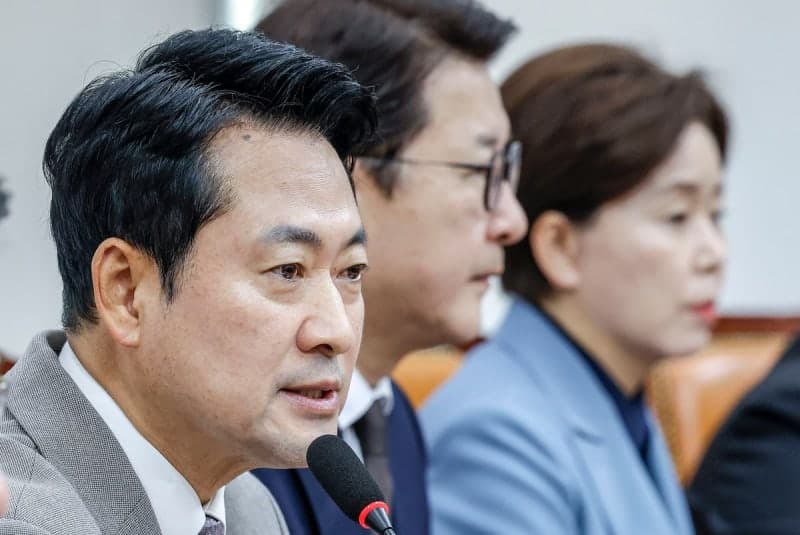장동혁 "조희대 탄핵은 의회 쿠데타…대통령 재판 막으려는 꼼수"