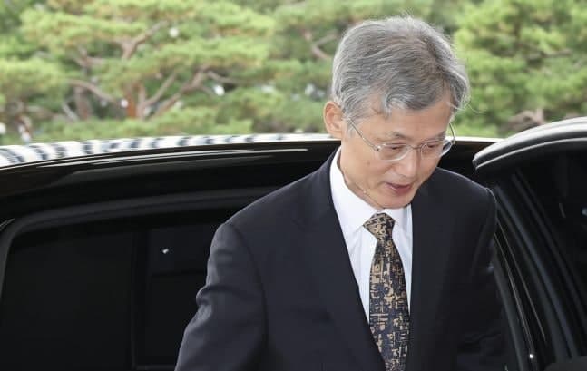 조희대 대법원장 탄핵 공방 가열…與 '정쟁 블랙홀' vs 野 '추진 검토'