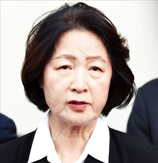 “소방 재정 빨대” 발언에 고개 숙인 추미애, 여권 내 출당 요구까지 확산