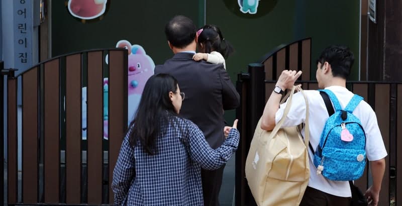 기혼 유자녀 청년, 미혼보다 가사·돌봄 3시간 더 써…맞벌이도 여성 부담 여전