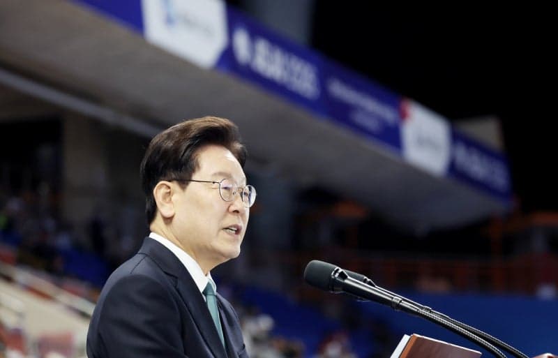 이재명 대통령 지지율 37.3%…민생 드라이브에 3주 만에 반등