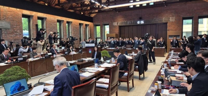 충북도 2급 보좌관 임용 논란, 국감서 뇌물 전과와 지역구 챙기기 뭇매