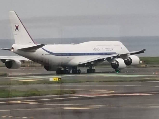 제주공항 항공기 234편 지연 사태, 대통령 전용기 운항 논란 공방