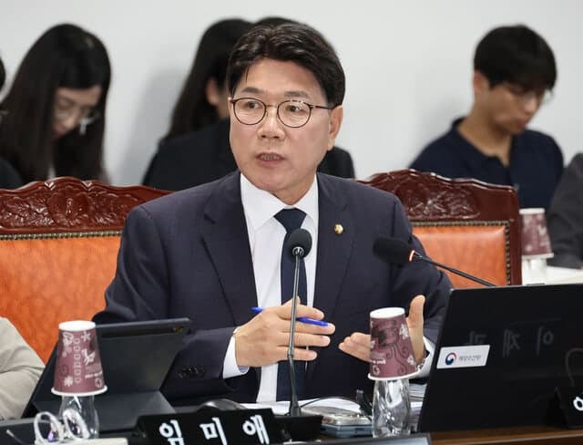 산림청 퇴직자 38명, 위법 의심 업체서 734억 수주