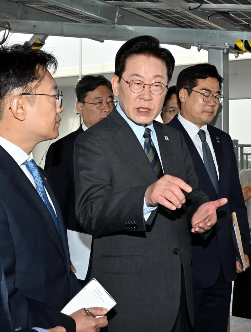 이재명 대통령, '정치적 고향' 계양산전통시장 찾아 민생 현장 점검