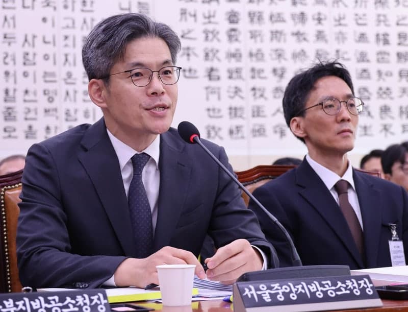 한동훈 "박철우는 조국 최측근" vs 조국 "황당한 거짓말"…국감장 공방 격화