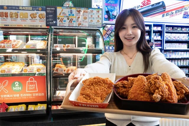 세븐일레븐, 외국인 관광객 겨냥 치킨 라인업 확대…저녁 매출 341% 급증
