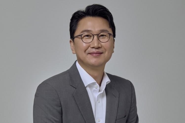 세라젬 창업주 이환성 회장, 전문경영인 이경수 대표 양자 입양해 지분 승계
