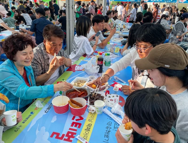 떡볶이·김밥 먹으러 한국 온다…K-분식축제, 대만 관광객 145명 유치