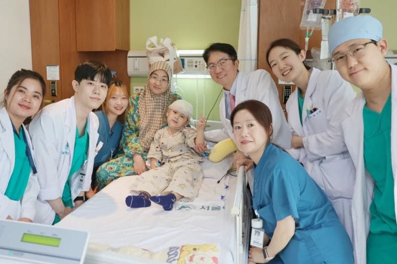대형견 공격으로 두피 80% 잃은 키르기스스탄 6세 소년, 한국서 기적적 재건 성공