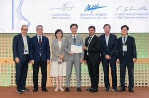 휴비스, 세계 최초 화학재생 LMF 상용화로 '2026 ITMF 어워즈' 수상