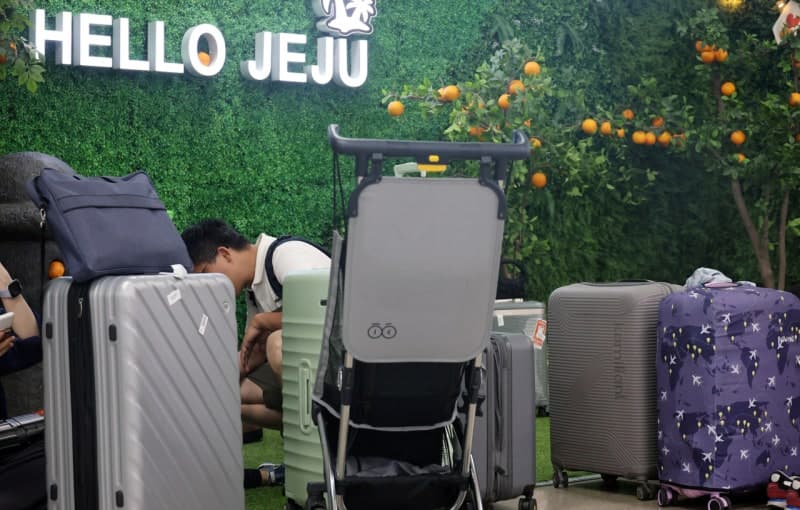 이재명 대통령 전용기 뜬 날 제주공항 항공대란…4만 4천여 명 불편
