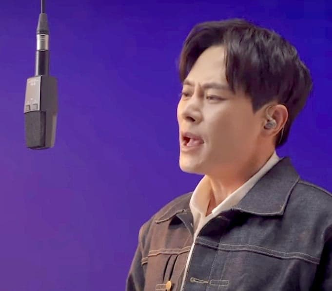 "약국 버스킹" 논란에 가수 이기찬 측 "법률 검토 마친 공연"