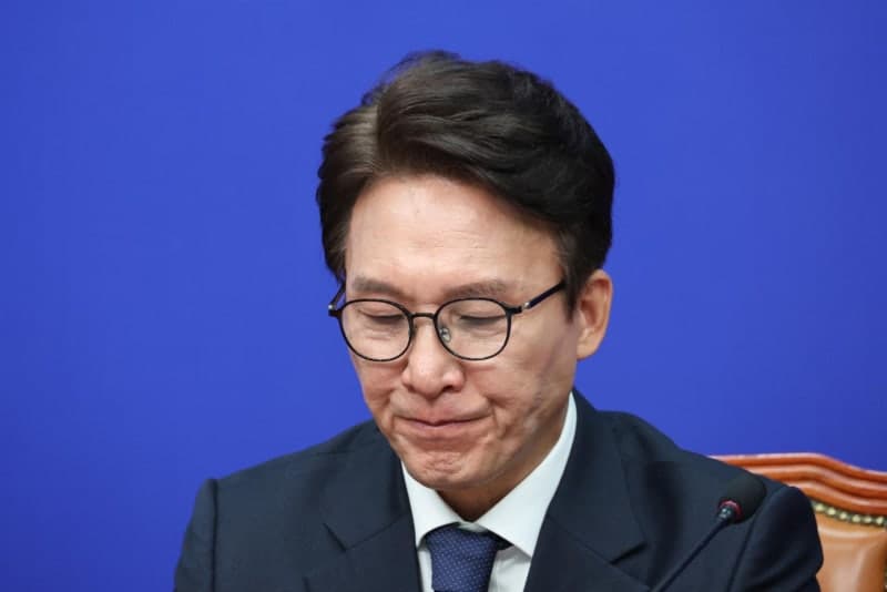 민주당 '소방 빨대·쭉쭉' 잇단 설화 파문…지도부 사과·입단속 속 징계 내홍