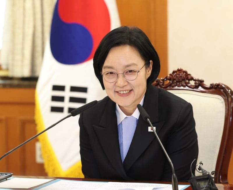 한성숙 국무총리와 결혼한다며 가짜 청첩장 돌린 남성 입건