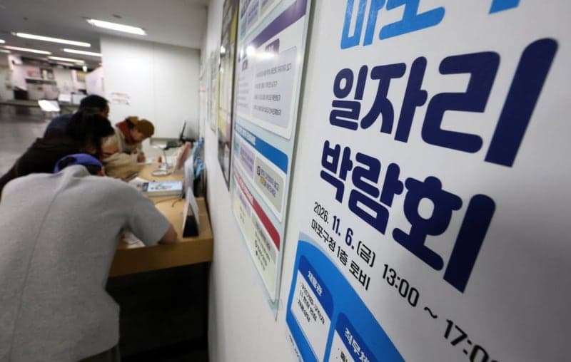 대학생 10명 중 1명은 졸업 유예…76%가 고용 불안정성 때문