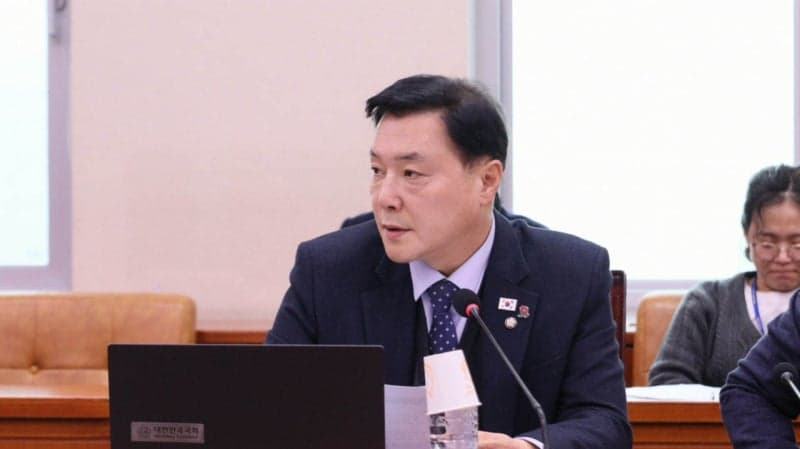 민주당 지지율 하락에 "당내 악재 탓"…코스피 1만 포인트 기대는 여전