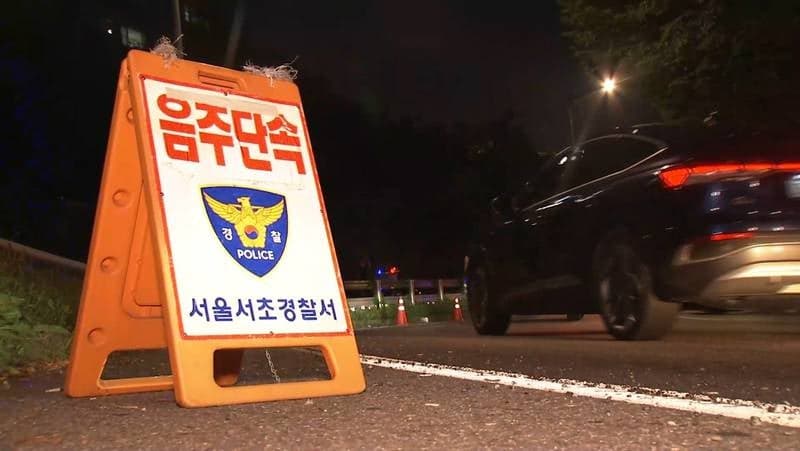 만취 상태로 주차 차량 2대 들이받은 충북 경찰관 직위해제