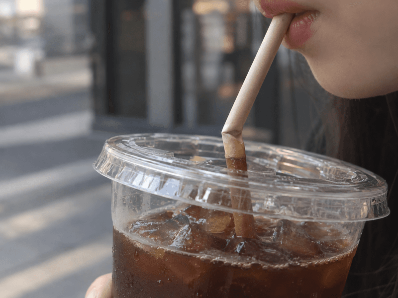 친환경 종이 빨대의 배신…일반 플라스틱보다 발암 위험 최대 16배 높아