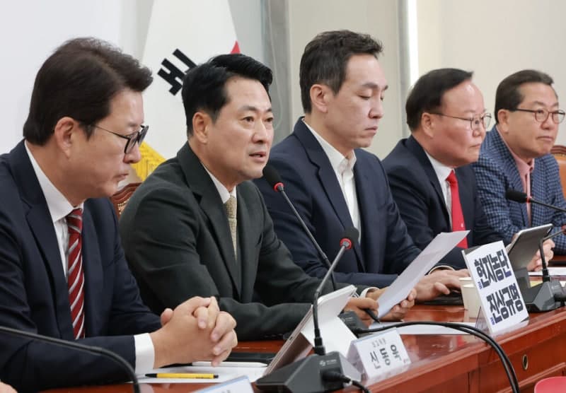 장동혁 '제미나이가 재판 재개하라더라'…이재명 AI 반박에 맹공