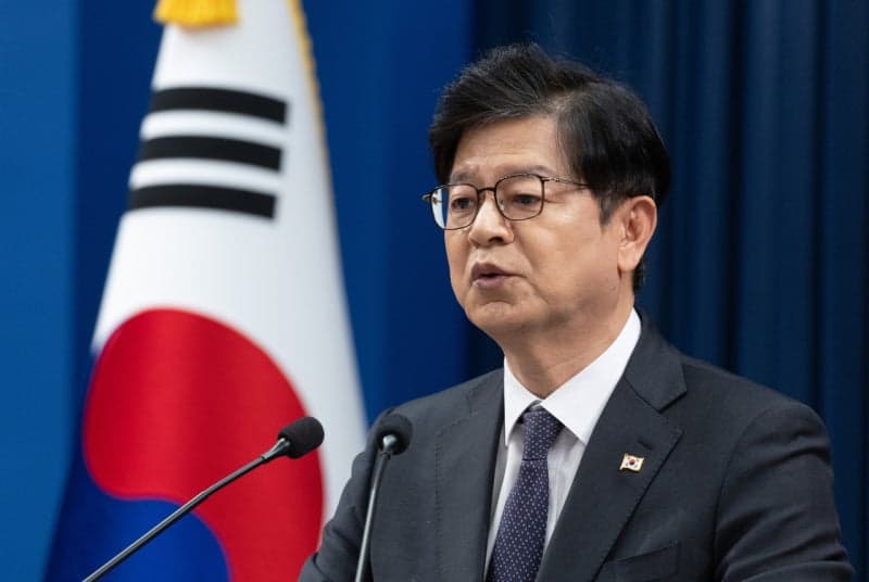수사기관장 배석 논란에 AI 답변 내민 이 대통령…정치권 공방 확산